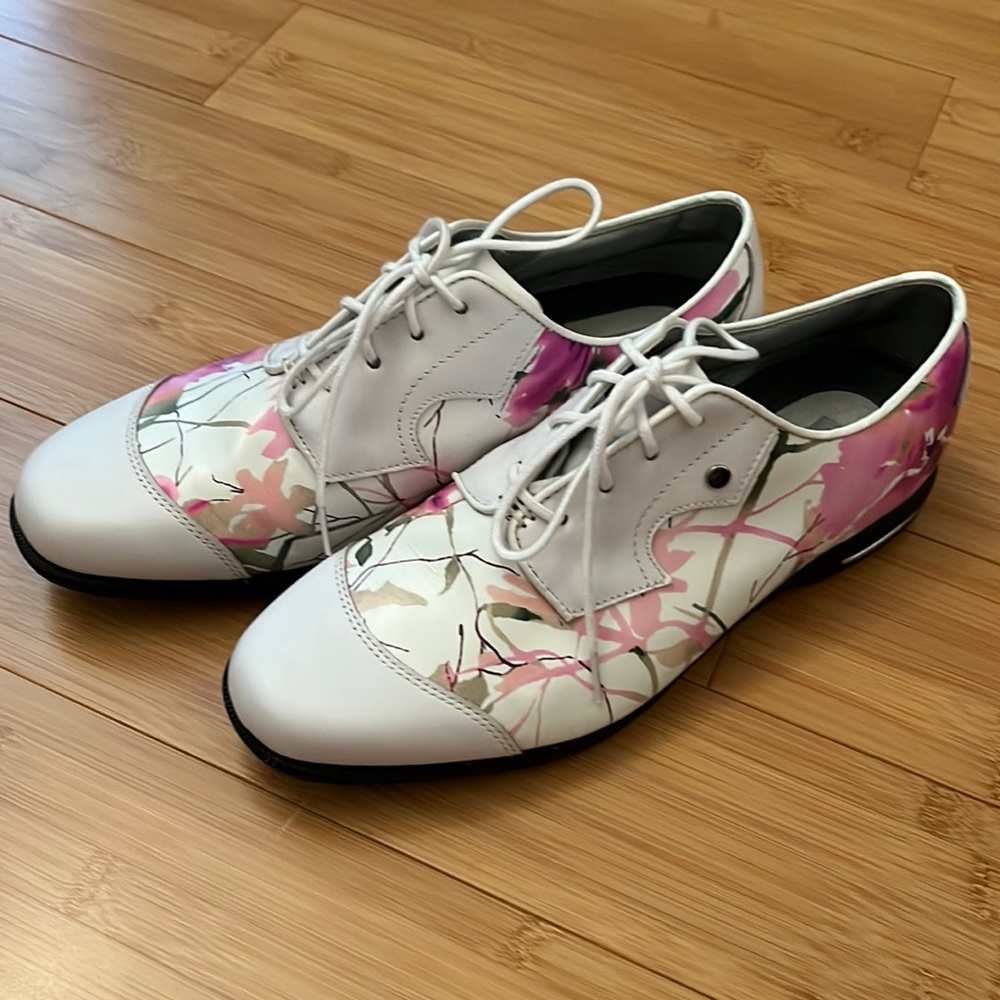 Footjoy Tailored collection womens golf shoes. 8 M.